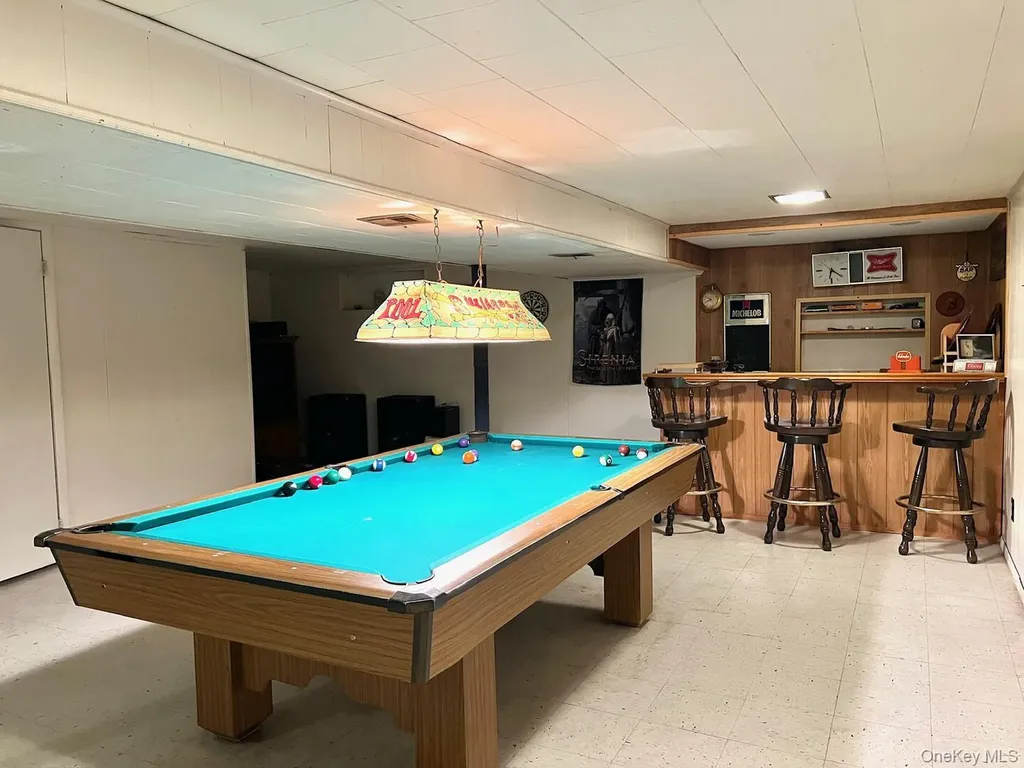 17 Windsor Street Islip NY 11751