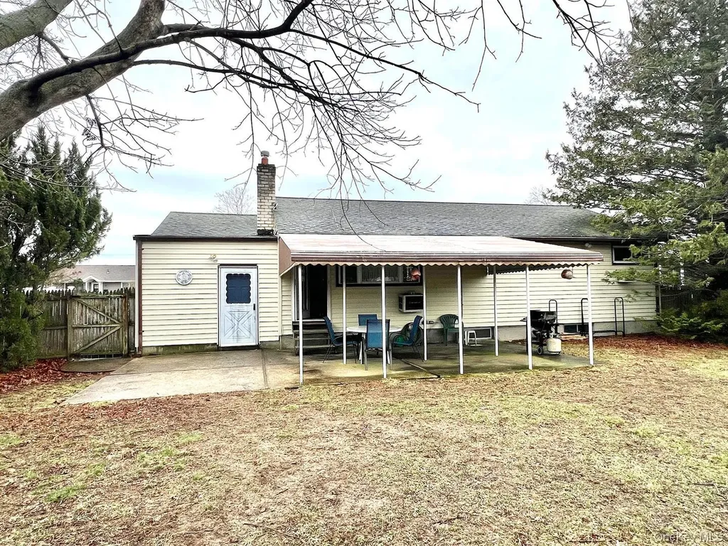 17 Windsor Street Islip NY 11751