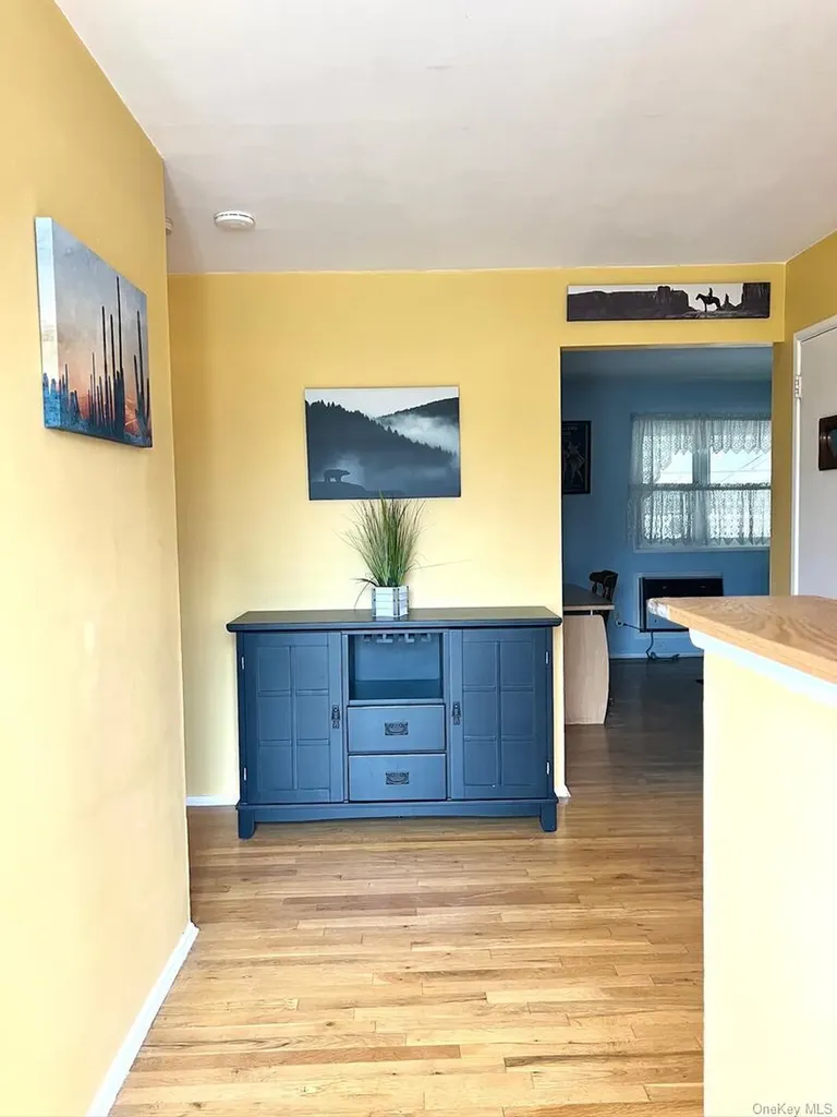 17 Windsor Street Islip NY 11751