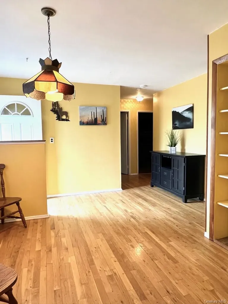 17 Windsor Street Islip NY 11751