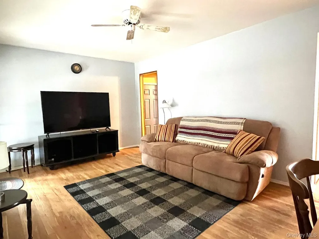 17 Windsor Street Islip NY 11751