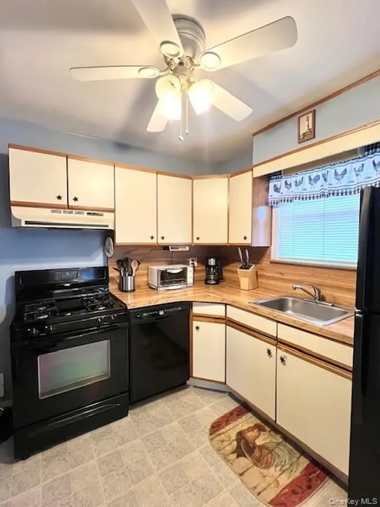 17 Windsor Street Islip NY 11751