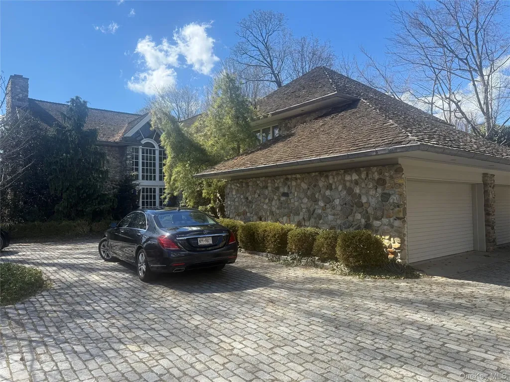 150 W Shore Road Great Neck NY 11024