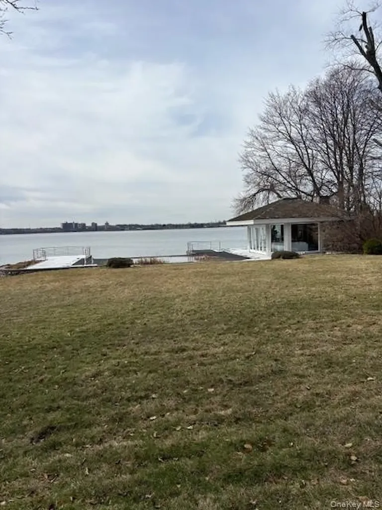 150 W Shore Road Great Neck NY 11024