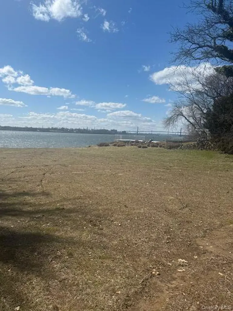 150 W Shore Road Great Neck NY 11024