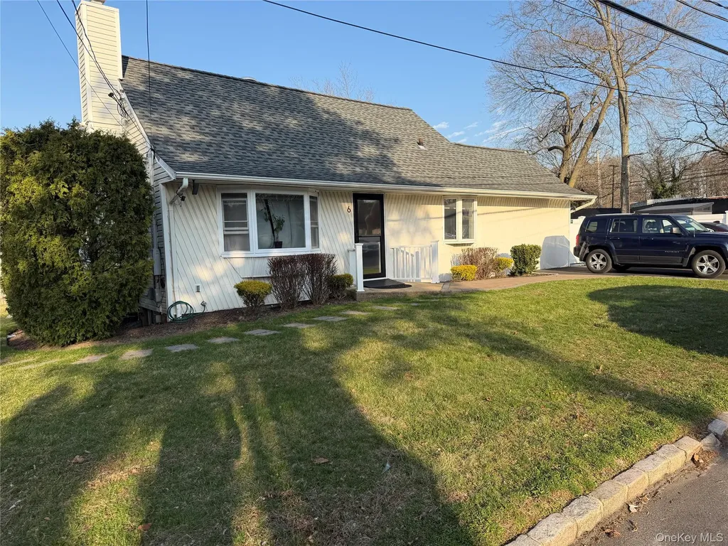 6 Thorney Avenue Huntington Station NY 11746