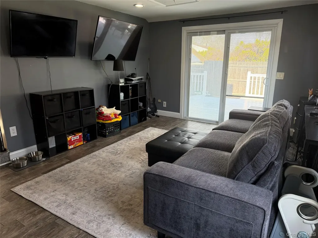 6 Thorney Avenue Huntington Station NY 11746