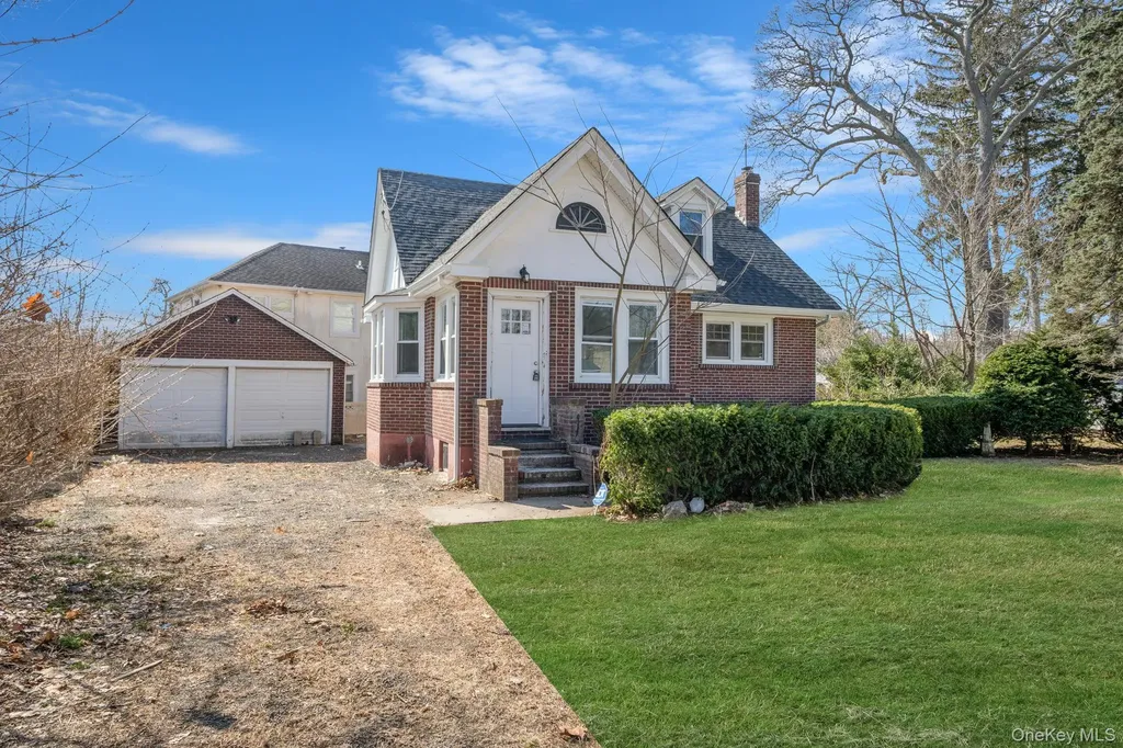 44 Elizabeth Avenue Smithtown NY 11787