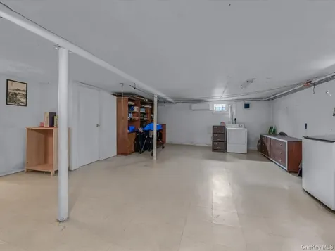 82-04 141st Street Briarwood NY 11435