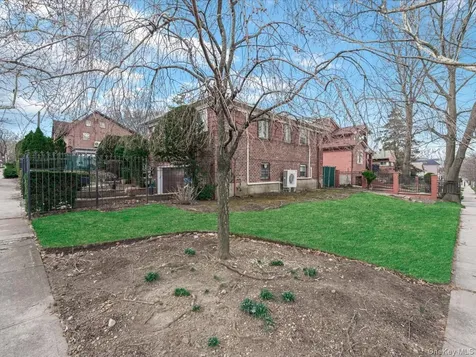 82-04 141st Street Briarwood NY 11435