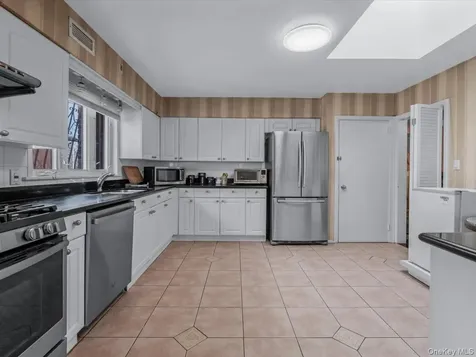 82-04 141st Street Briarwood NY 11435