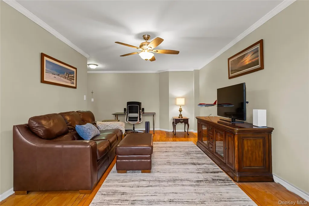 185 South Midddle Neck Road Great Neck NY 11021