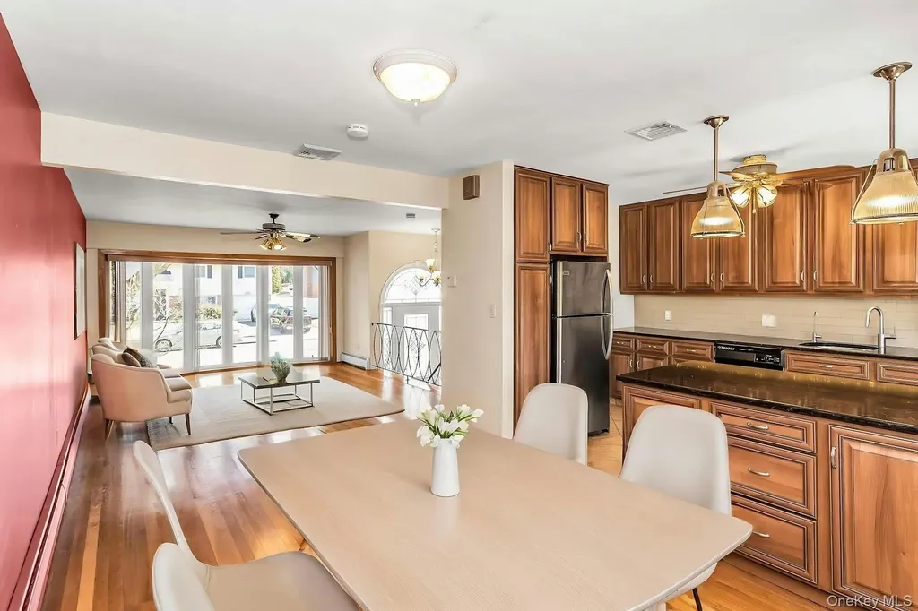 71 Lea Ann Terrace Wantagh NY 11793