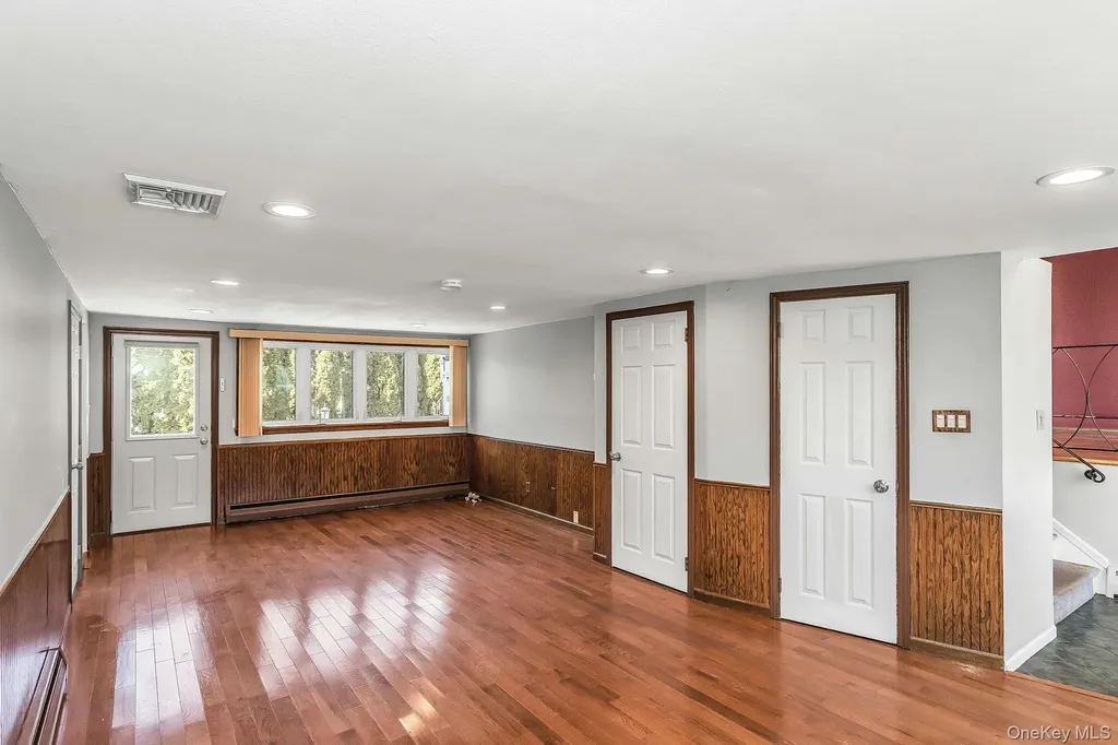 71 Lea Ann Terrace Wantagh NY 11793