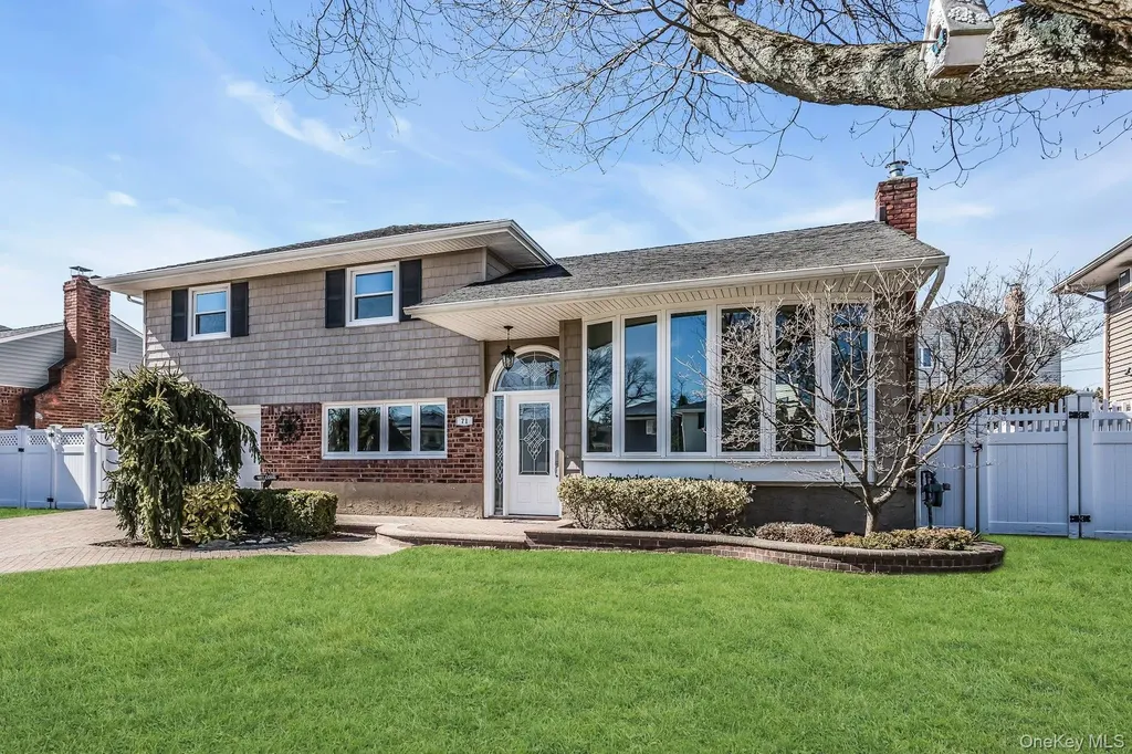 71 Lea Ann Terrace Wantagh NY 11793