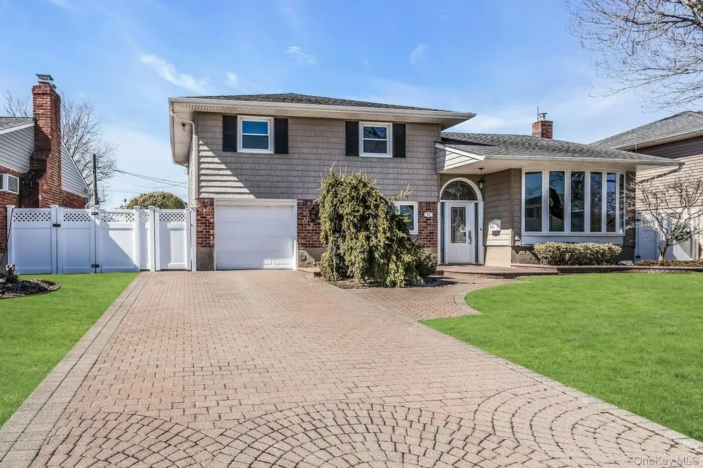 71 Lea Ann Terrace Wantagh NY 11793