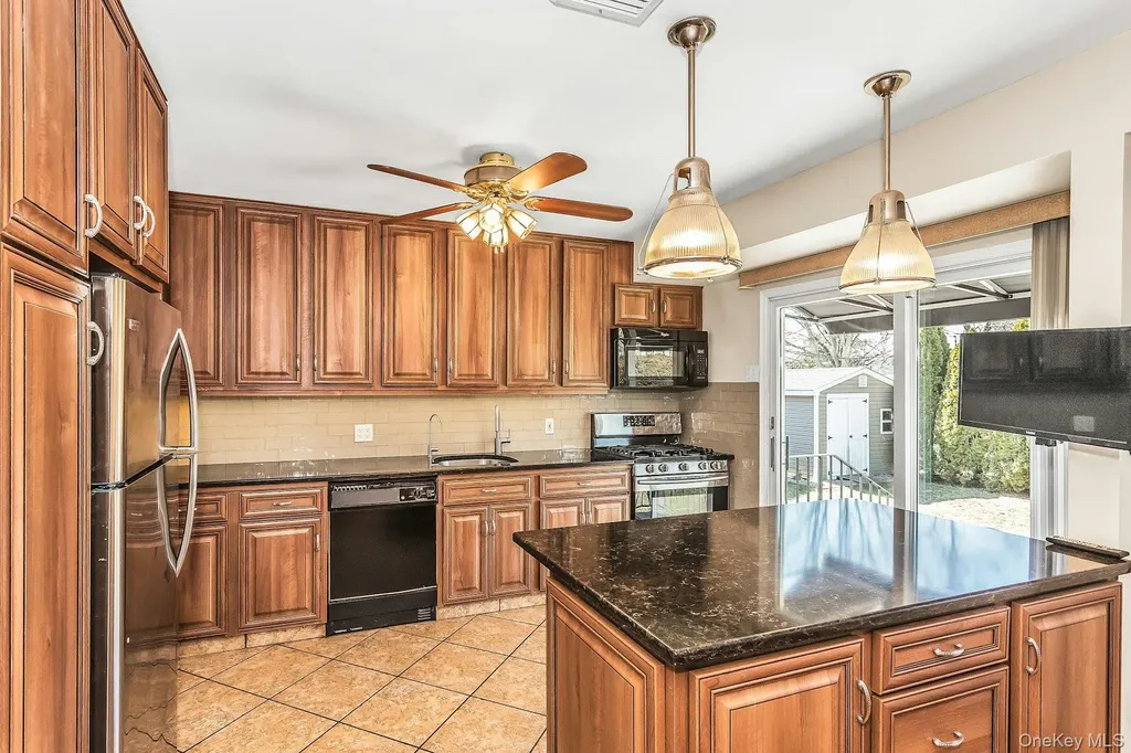 71 Lea Ann Terrace Wantagh NY 11793