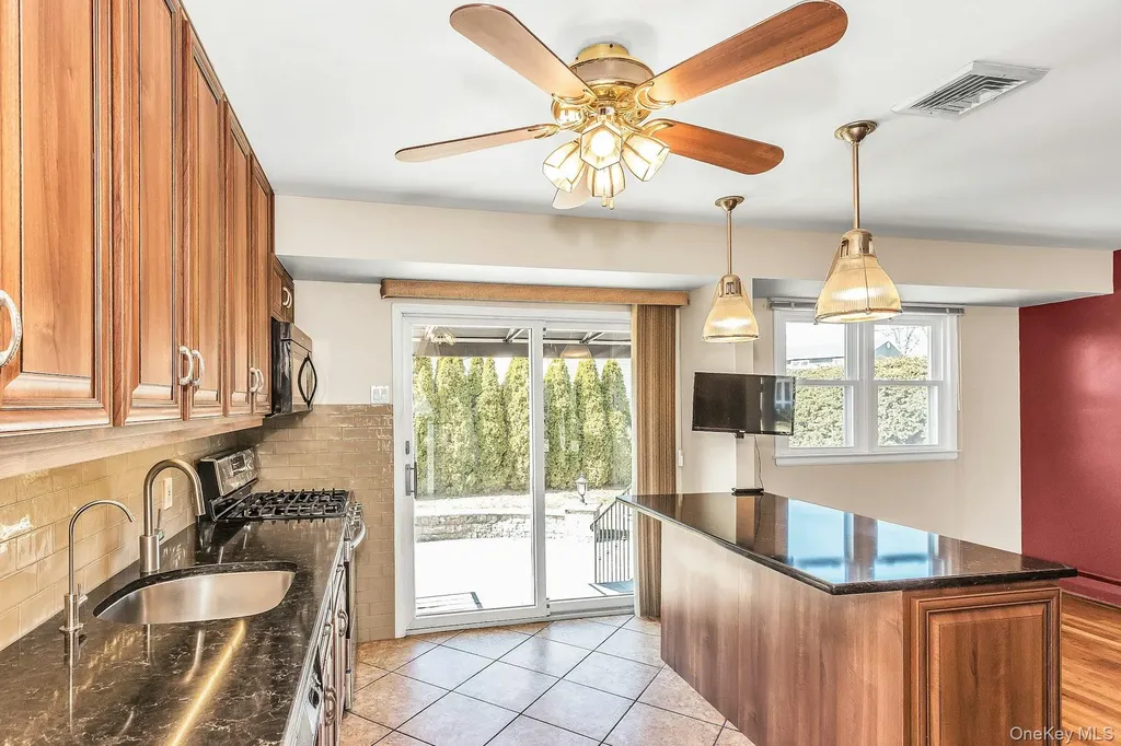 71 Lea Ann Terrace Wantagh NY 11793