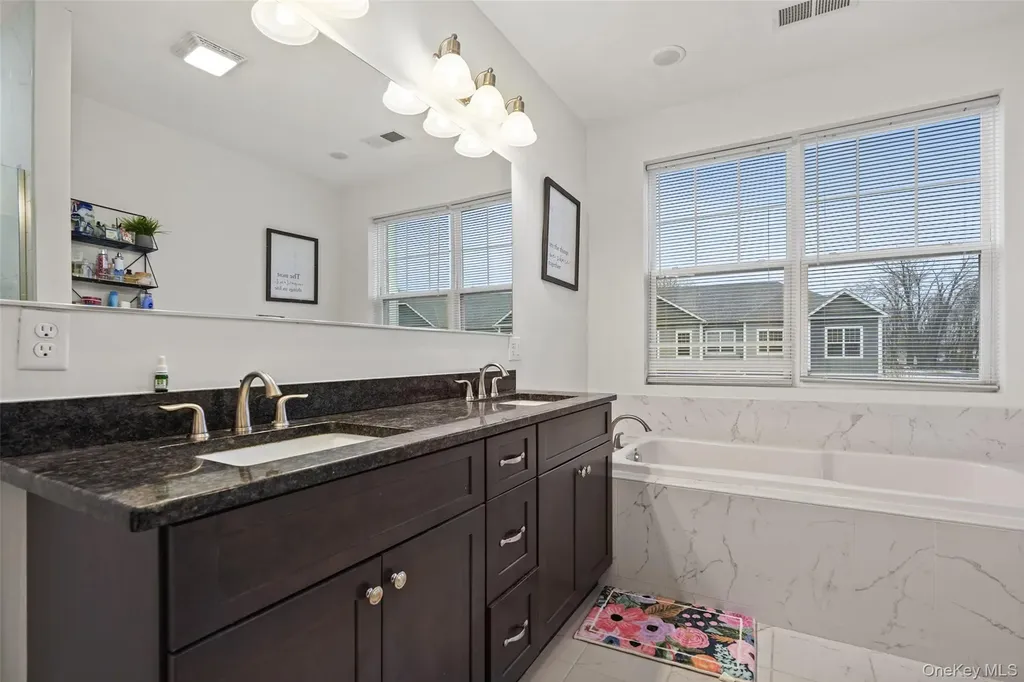 28 Magnolia Park Middletown NY 10940