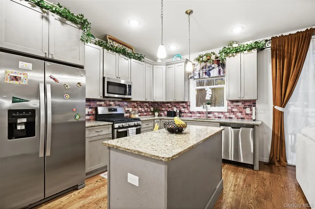 28 Magnolia Park Middletown NY 10940