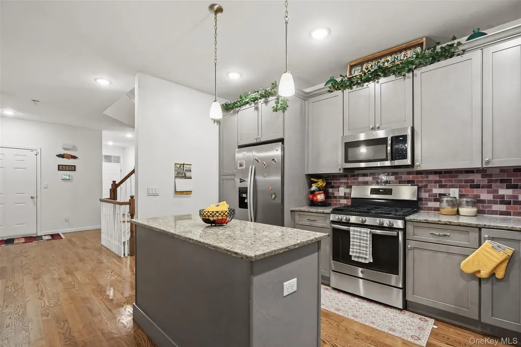 28 Magnolia Park Middletown NY 10940