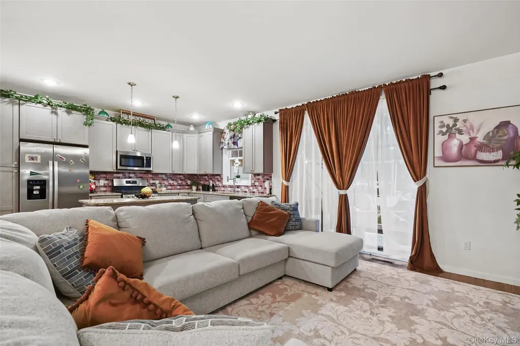 28 Magnolia Park Middletown NY 10940