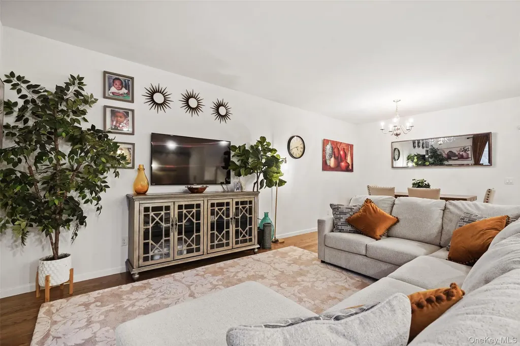 28 Magnolia Park Middletown NY 10940