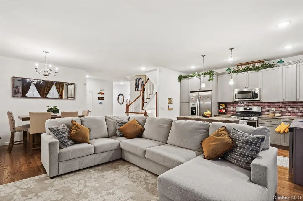 28 Magnolia Park Middletown NY 10940