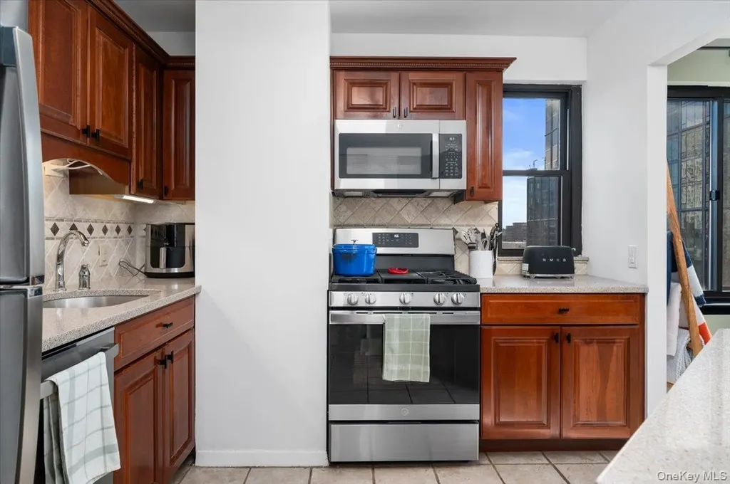 10 Cottage Place White Plains NY 10601