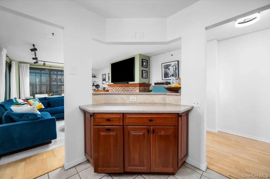 10 Cottage Place White Plains NY 10601