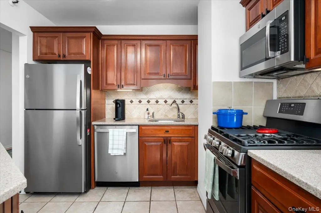 10 Cottage Place White Plains NY 10601