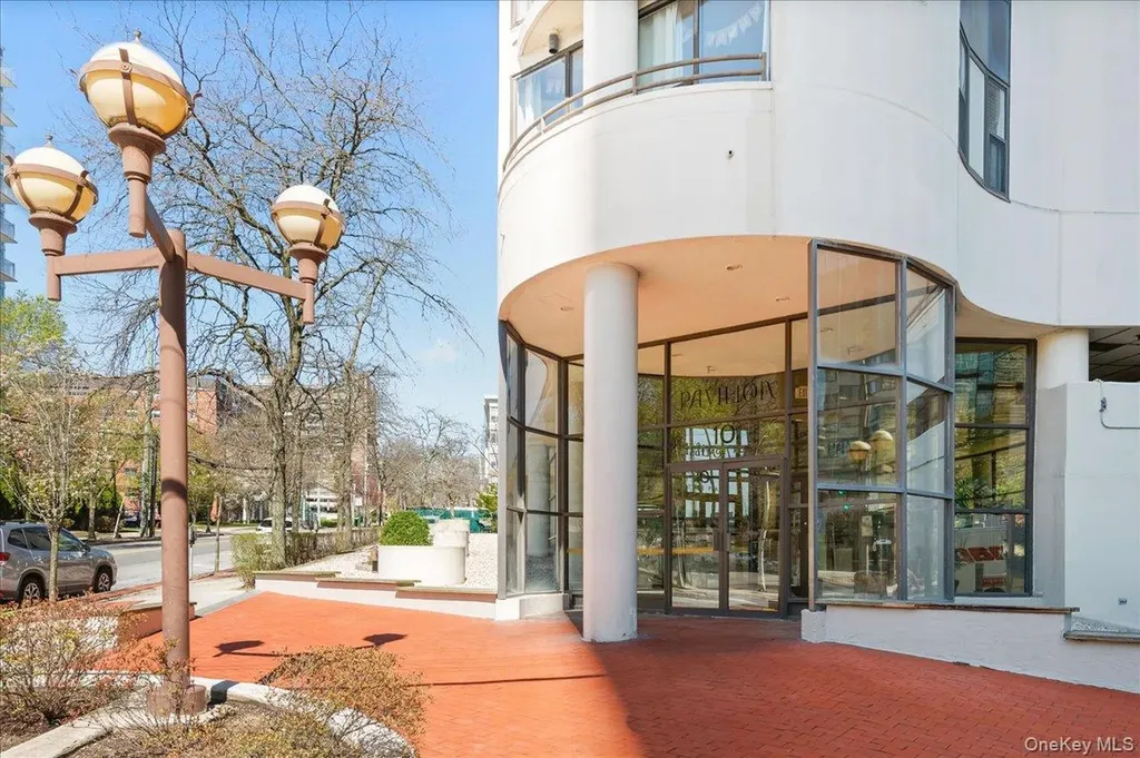 10 Cottage Place White Plains NY 10601