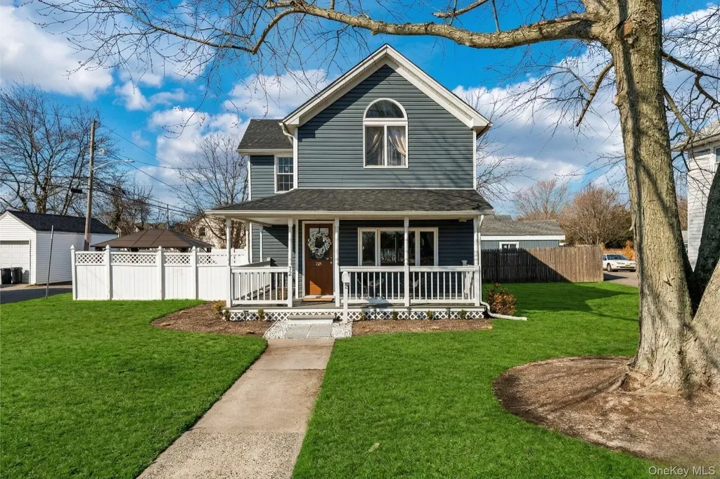 72 Waverly Avenue Patchogue NY 11772