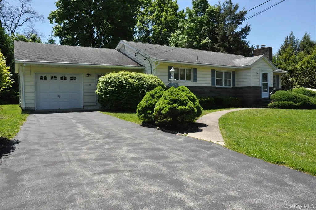 32 Fuller Lane Hyde Park NY 12538