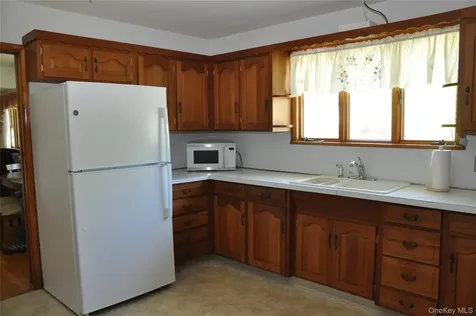32 Fuller Lane Hyde Park NY 12538