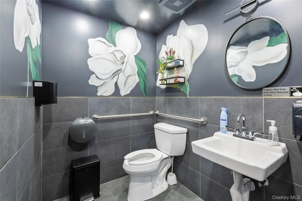 4304 34th Avenue Astoria NY 11101
