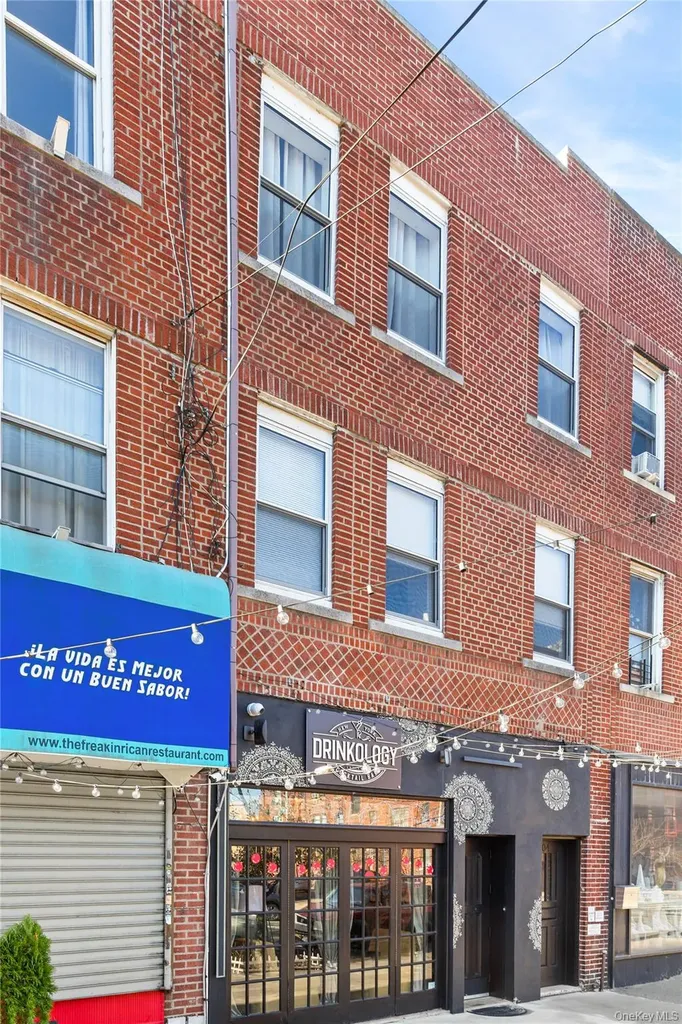 4304 34th Avenue Astoria NY 11101