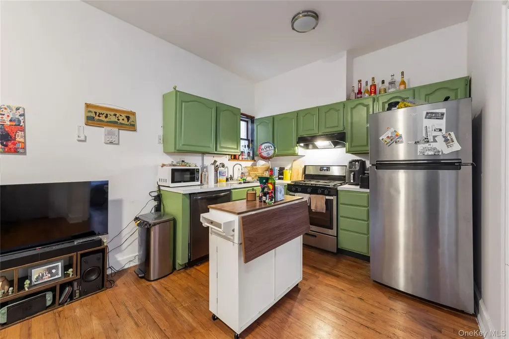 4304 34th Avenue Astoria NY 11101