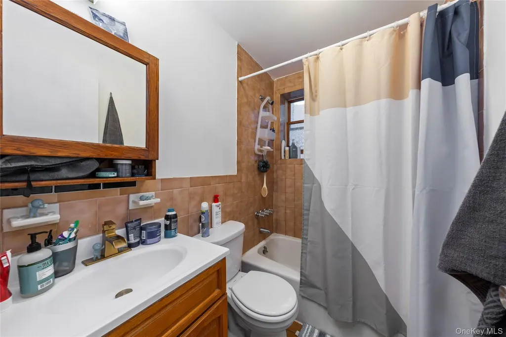 4304 34th Avenue Astoria NY 11101