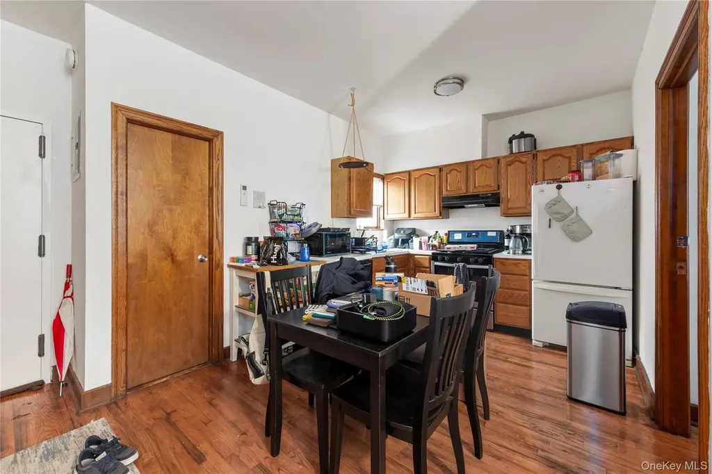 4304 34th Avenue Astoria NY 11101