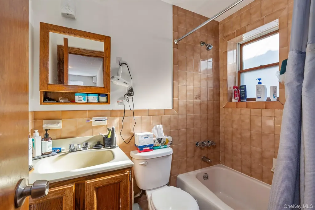 4304 34th Avenue Astoria NY 11101