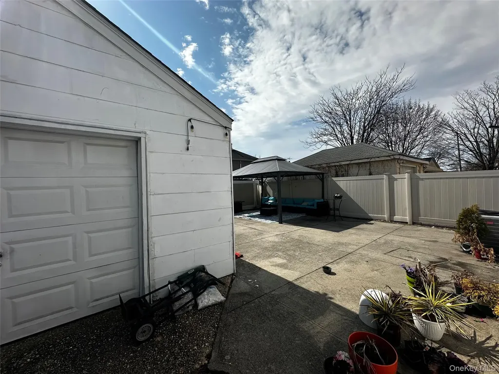 24116 148th Road Rosedale NY 11422