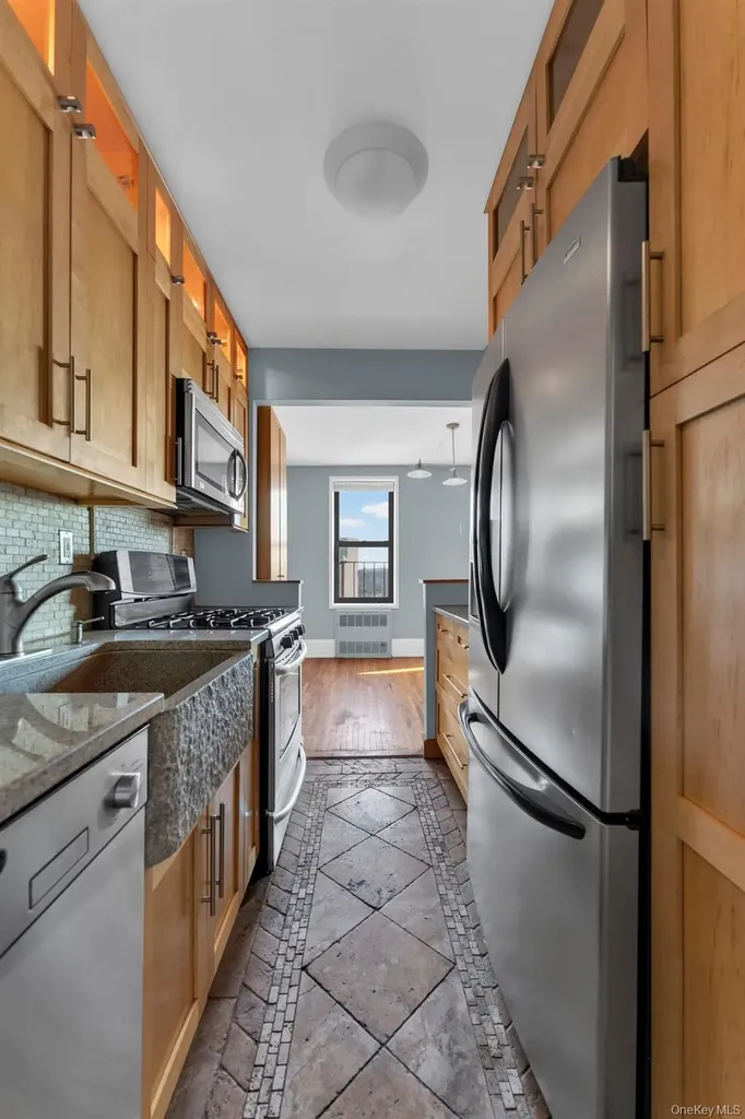 2015 Saint Paul Avenue Bronx NY 10461