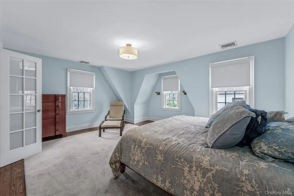 340 Manor Road Douglaston NY 11363