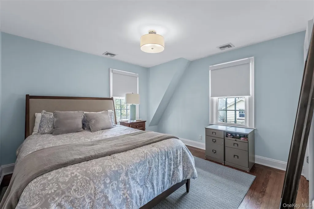 340 Manor Road Douglaston NY 11363