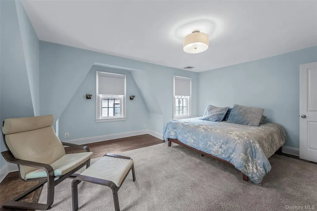 340 Manor Road Douglaston NY 11363