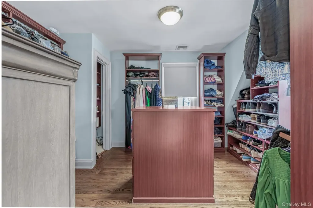 340 Manor Road Douglaston NY 11363