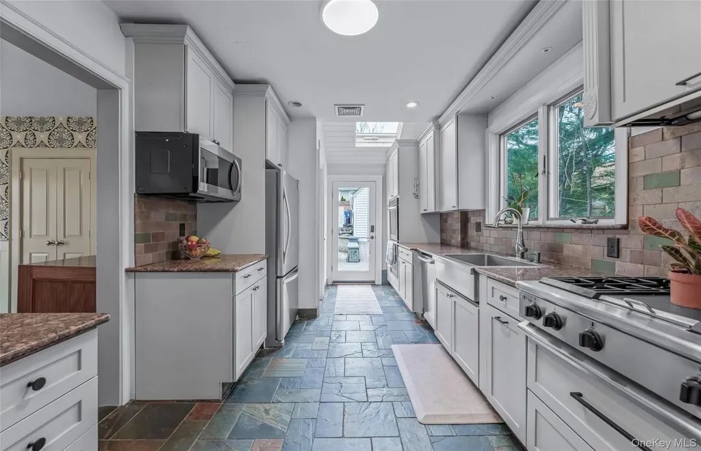 340 Manor Road Douglaston NY 11363
