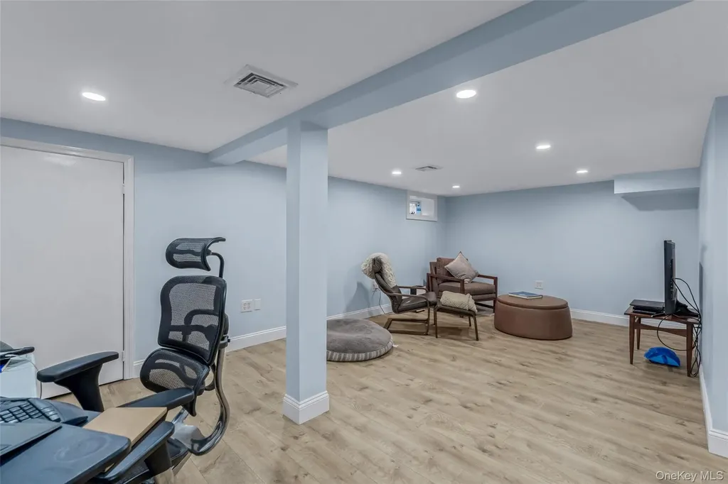 340 Manor Road Douglaston NY 11363