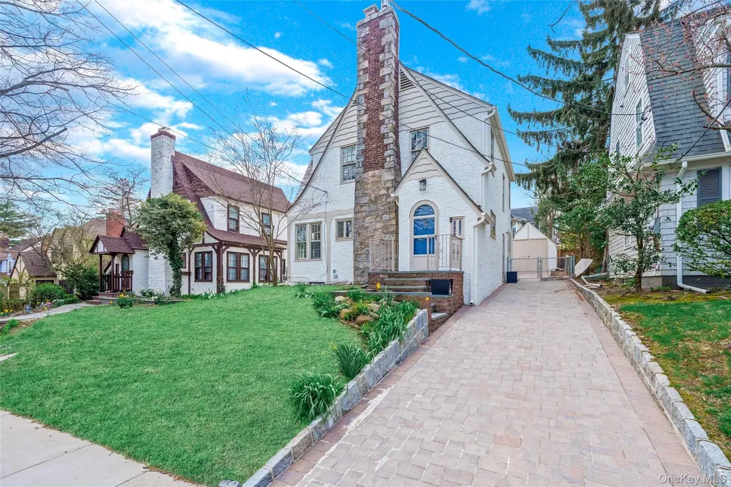 340 Manor Road Douglaston NY 11363